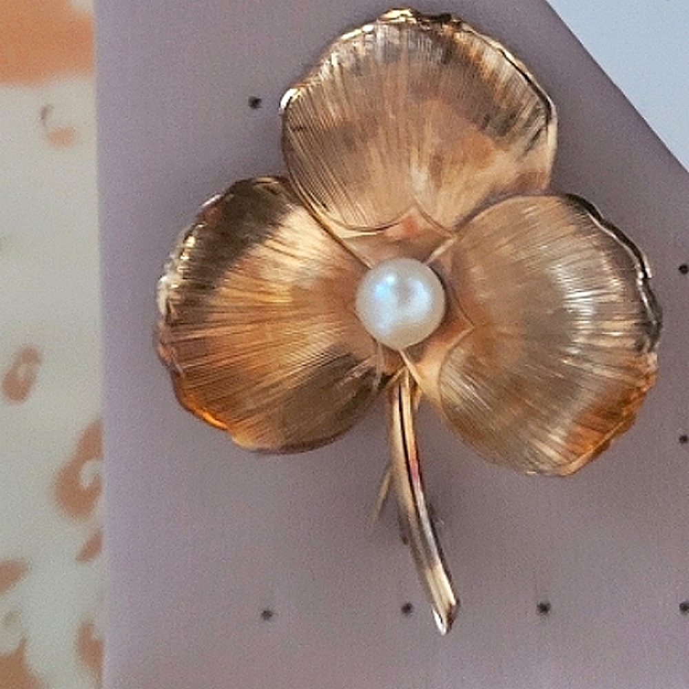 12K GF 3 Leaf Clover Signed Winard Pearl Vintage Brooch